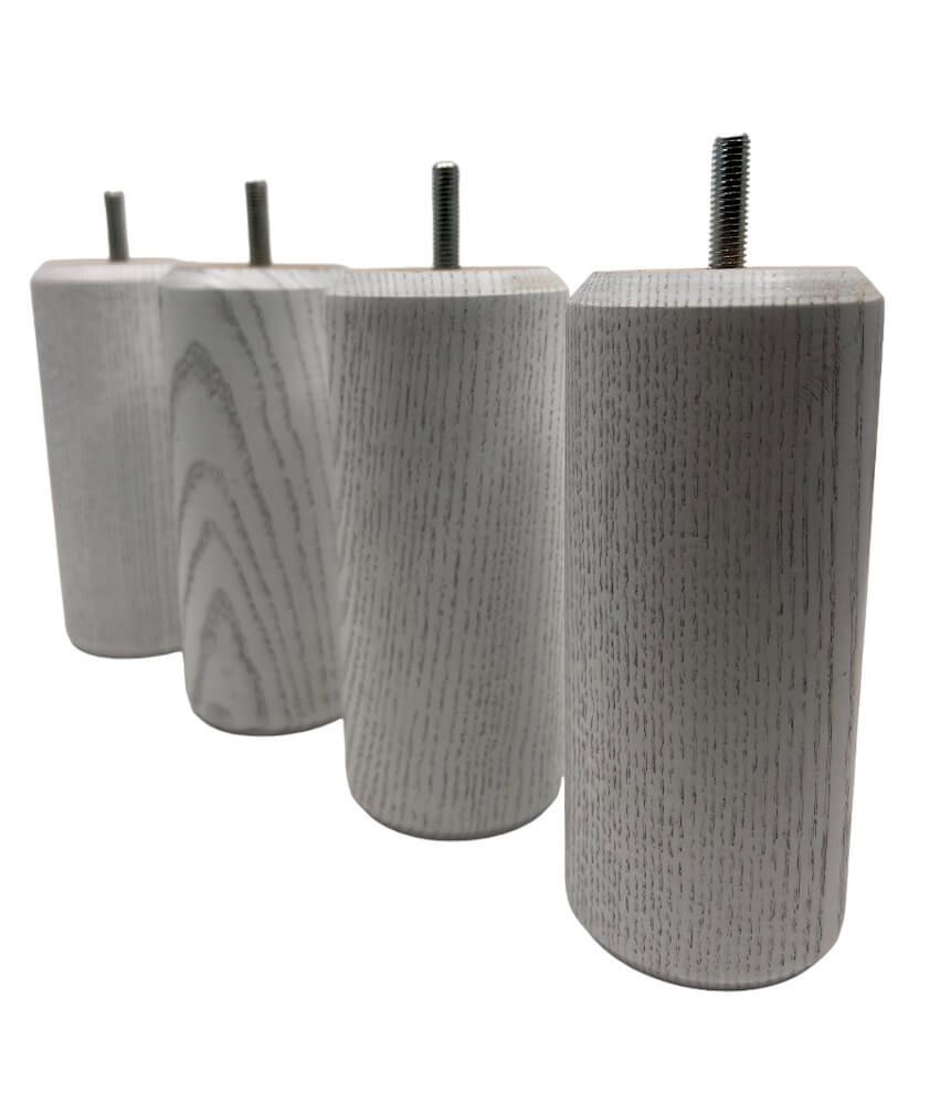 Lounge wood bed feet